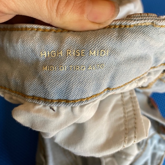 Target Stretchy! High Rise Denim Light Blue Jean Shorts Midi hi-rise size 8 29 - Picture 5 of 7